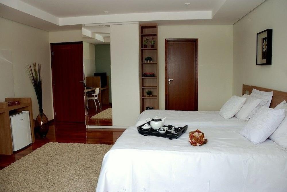 Ramada By Wyndham Furnaspark Формига Экстерьер фото