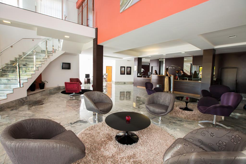 Ramada By Wyndham Furnaspark Формига Экстерьер фото