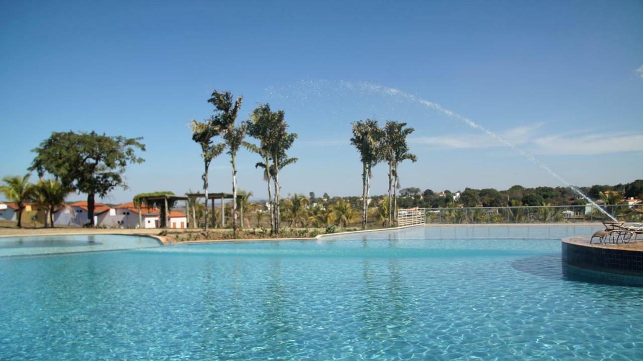 Ramada By Wyndham Furnaspark Формига Экстерьер фото