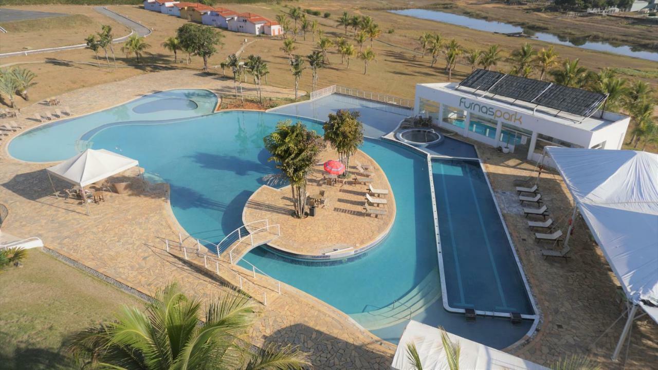 Ramada By Wyndham Furnaspark Формига Экстерьер фото